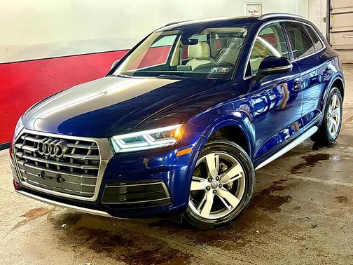 2018 Audi Q5 PREMIUM PLUS 55k miles!! loaded and EXTRA clean!