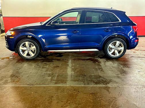 2018 Audi Q5 PREMIUM PLUS 55k miles!! loaded and EXTRA clean!