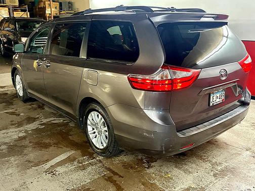 2015 Toyota Sienna XLE