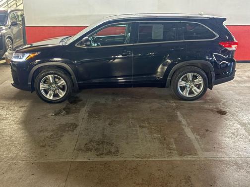 BLACK 2019 Toyota Highlander Limited