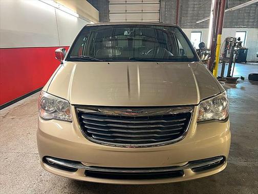 2013 Chrysler Town & Country Touring-L