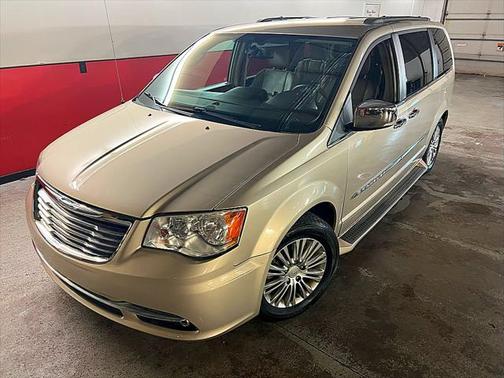 2013 Chrysler Town & Country Touring-L