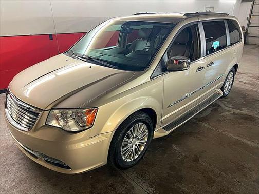 2013 Chrysler Town & Country Touring-L