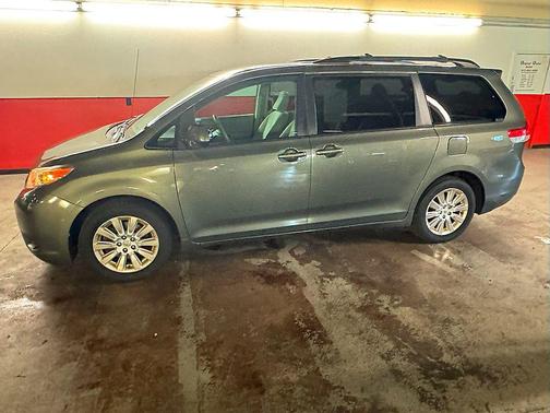 2012 Toyota Sienna LE