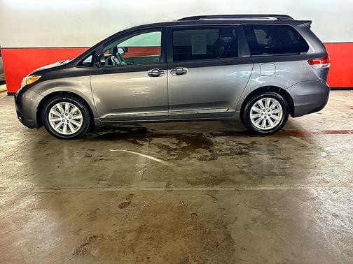 2014 Toyota Sienna XLE