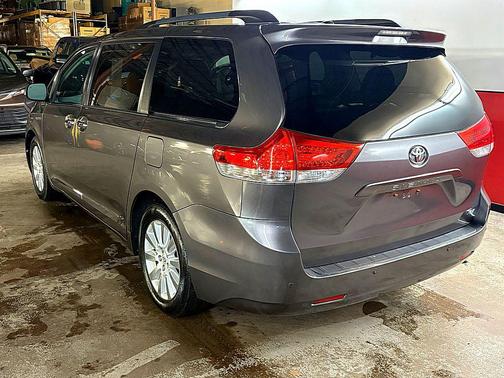 2014 Toyota Sienna XLE