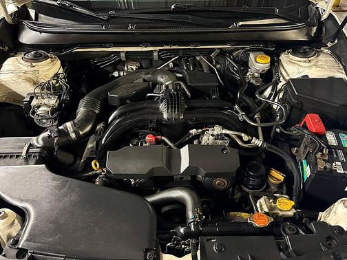 WHITE 2016 Subaru Outback 2.5i Limited