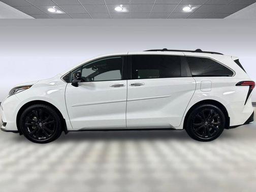 2023 Toyota Sienna XSE 7 Passenger