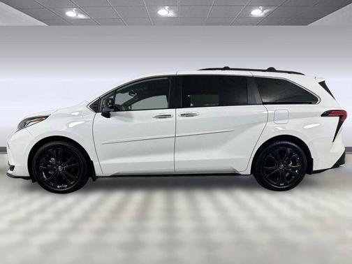 2023 Toyota Sienna XSE 7 Passenger