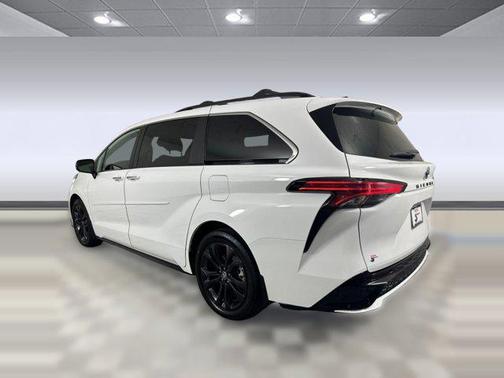 2023 Toyota Sienna XSE 7 Passenger