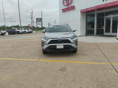 2020 Toyota RAV4 Hybrid XLE