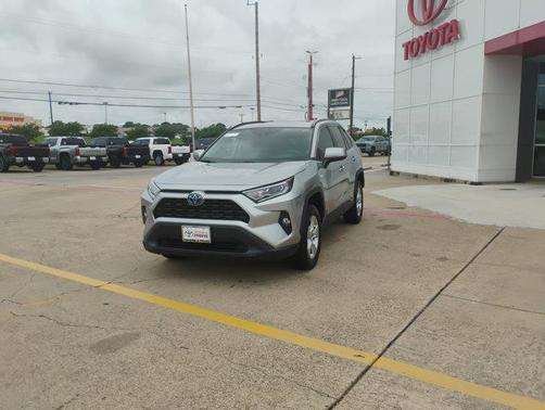 2020 Toyota RAV4 Hybrid XLE