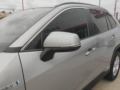 2020 Toyota RAV4 Hybrid XLE