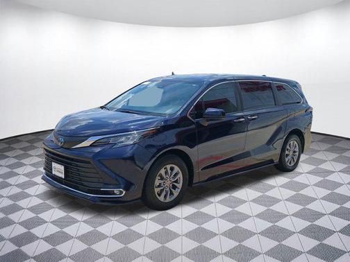 2022 Toyota Sienna XLE 7 Passenger
