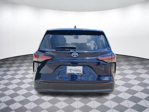2022 Toyota Sienna XLE 7 Passenger