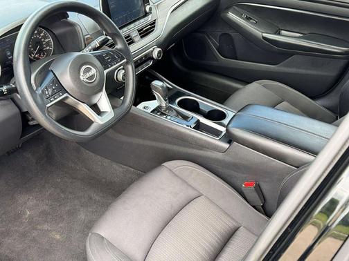 Super Black 2024 Nissan Altima 2.5 SV