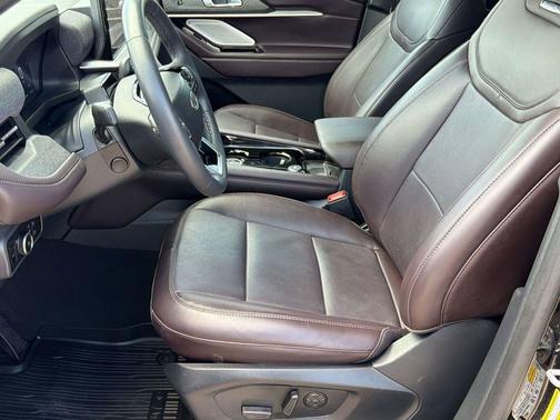 Agate Black Metallic 2025 Ford Explorer Platinum
