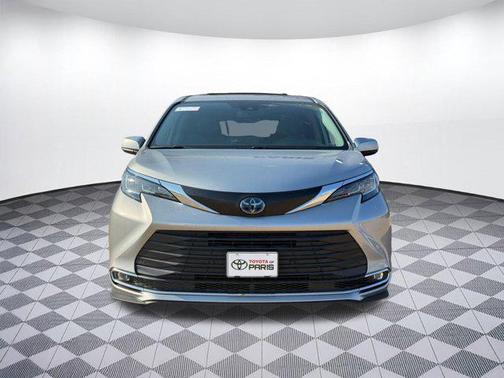 2022 Toyota Sienna XLE 8 Passenger