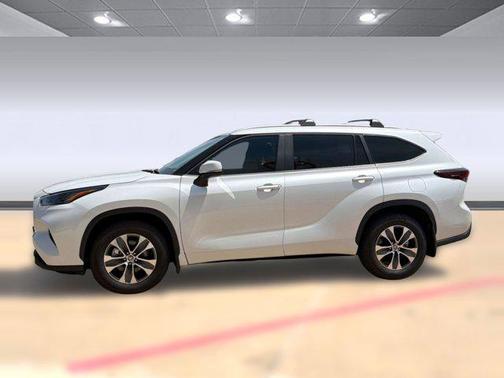 White 2026 Toyota Highlander XLE
