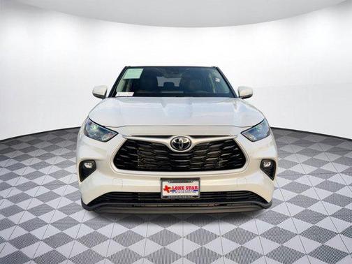 2025 Toyota Highlander XLE