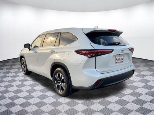 2025 Toyota Highlander XLE