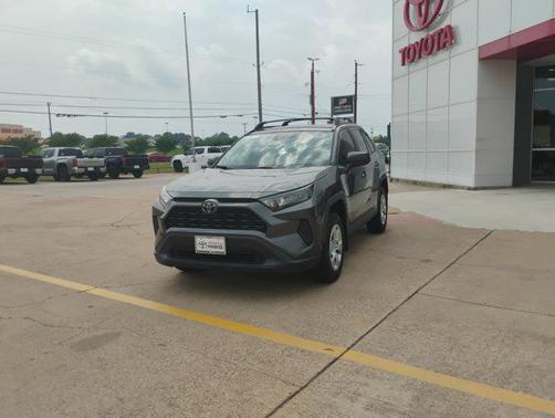 2020 Toyota RAV4 LE