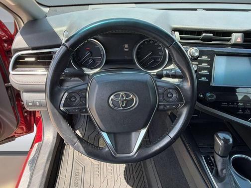 Maroon 2018 Toyota Camry Hybrid XLE