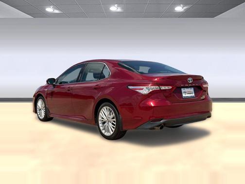 Maroon 2018 Toyota Camry Hybrid XLE