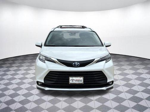 2025 Toyota Sienna XLE 8 Passenger