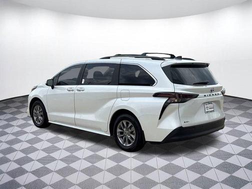 2025 Toyota Sienna XLE 8 Passenger