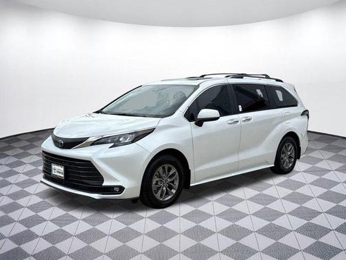2025 Toyota Sienna XLE 8 Passenger