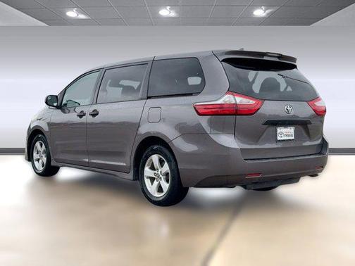 2019 Toyota Sienna SE