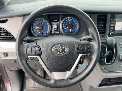 2019 Toyota Sienna SE
