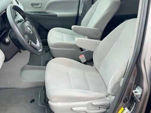 2019 Toyota Sienna SE