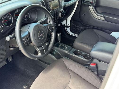 Bright White Clearcoat 2017 Jeep Wrangler Unlimited Sport