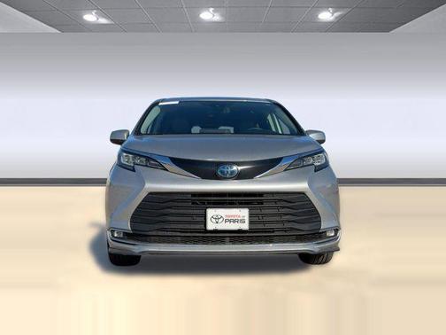 2024 Toyota Sienna LE