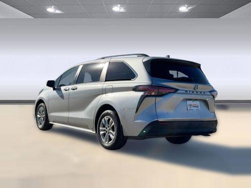 2024 Toyota Sienna LE