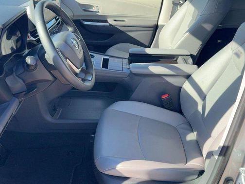 2024 Toyota Sienna LE