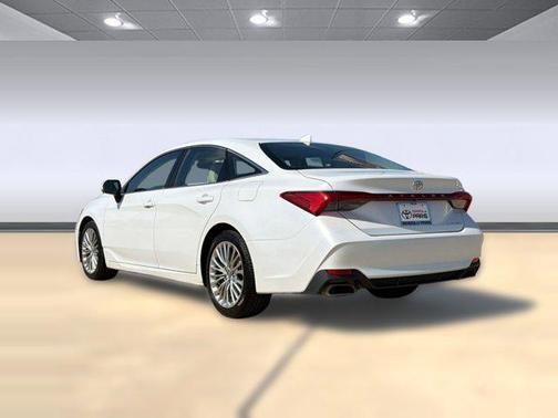 White 2019 Toyota Avalon Limited