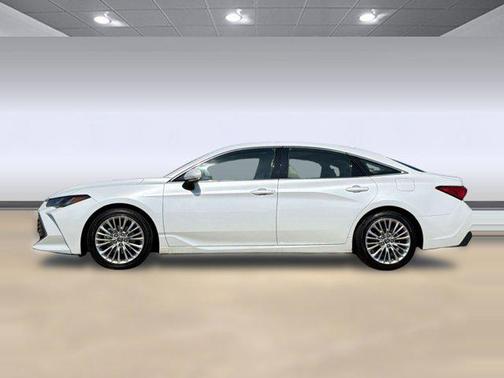 White 2019 Toyota Avalon Limited