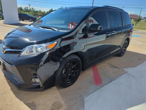 Midnight Black Metallic 2020 Toyota Sienna XLE