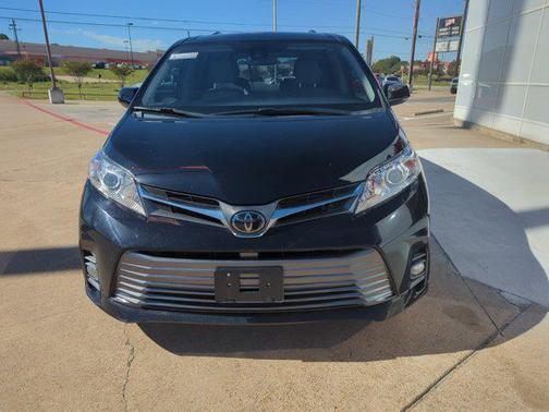 Midnight Black Metallic 2020 Toyota Sienna XLE