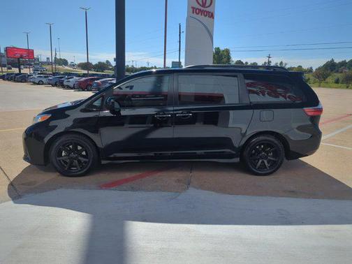 Midnight Black Metallic 2020 Toyota Sienna XLE