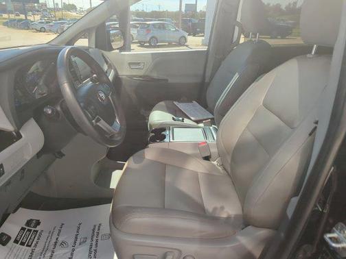 Midnight Black Metallic 2020 Toyota Sienna XLE