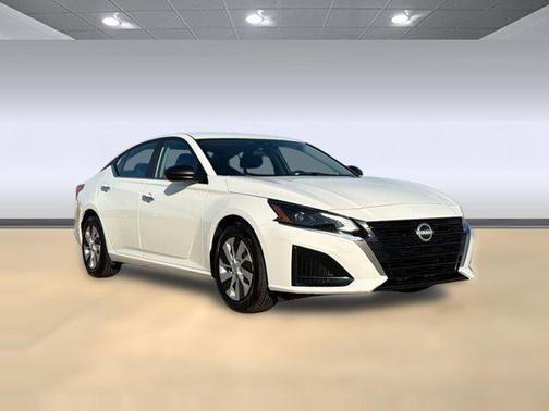 Glacier White 2025 Nissan Altima S FWD