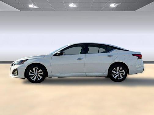 Glacier White 2025 Nissan Altima S FWD