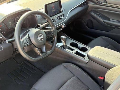 Glacier White 2025 Nissan Altima S FWD