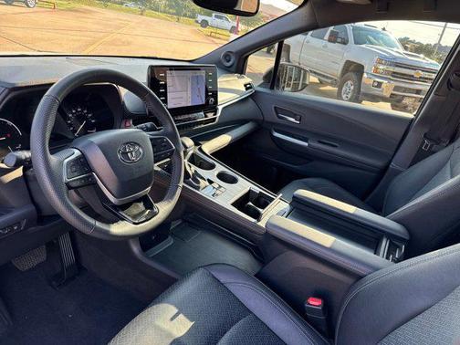 2023 Toyota Sienna XSE 7 Passenger