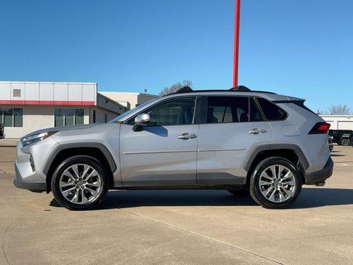 2022 Toyota RAV4 XLE Premium