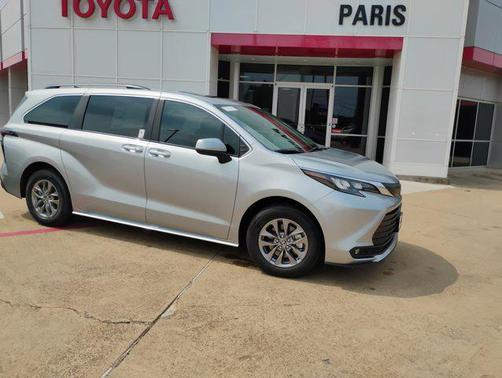 2025 Toyota Sienna XLE 8 Passenger